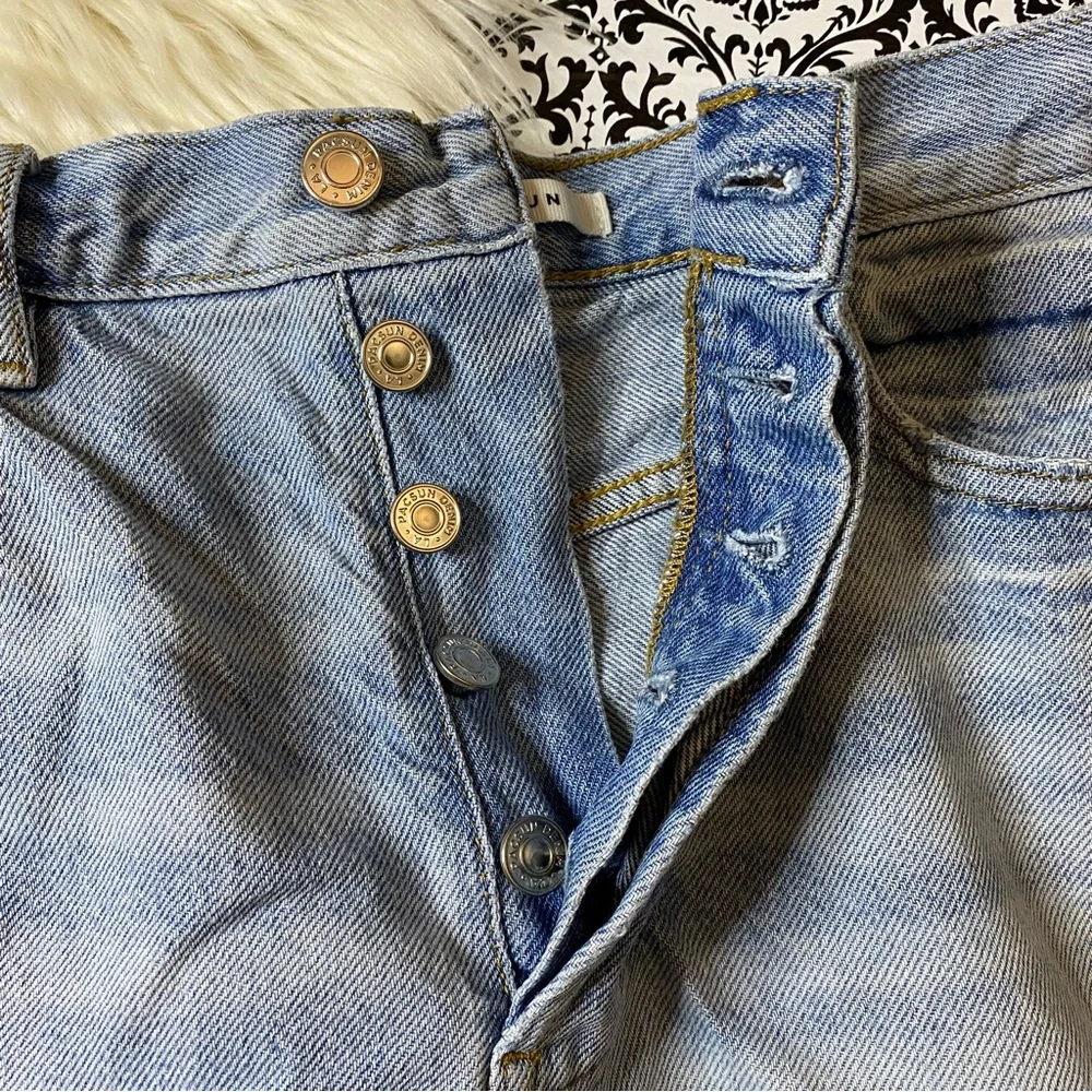 pacsun : size : 25 : ultra high-rise vintage denim distressed ripped jean shorts